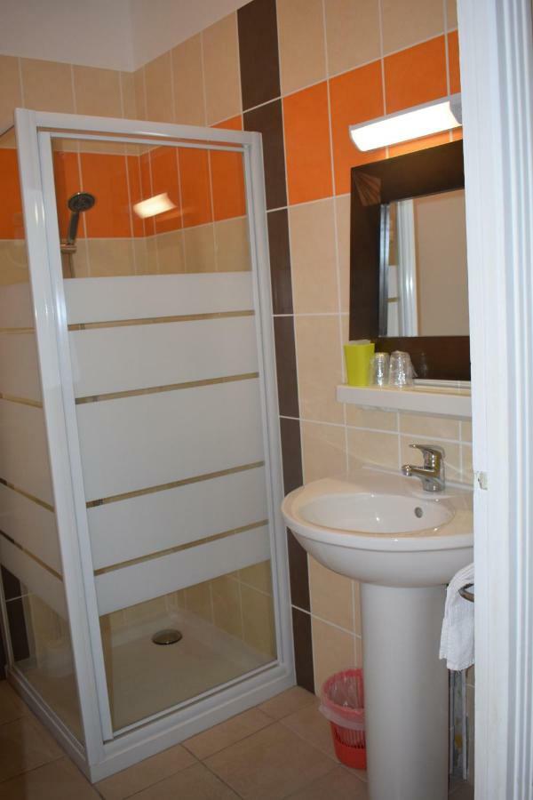 מילאו Hotel Du Commerce מראה חיצוני תמונה